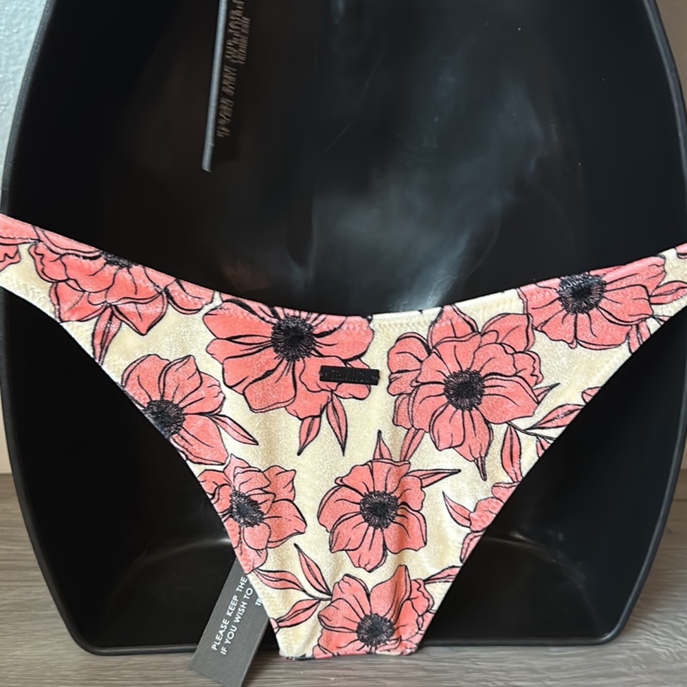Triangl Velvet bra style with cheeky bottom swimsuit set. - Picture 8 of 14